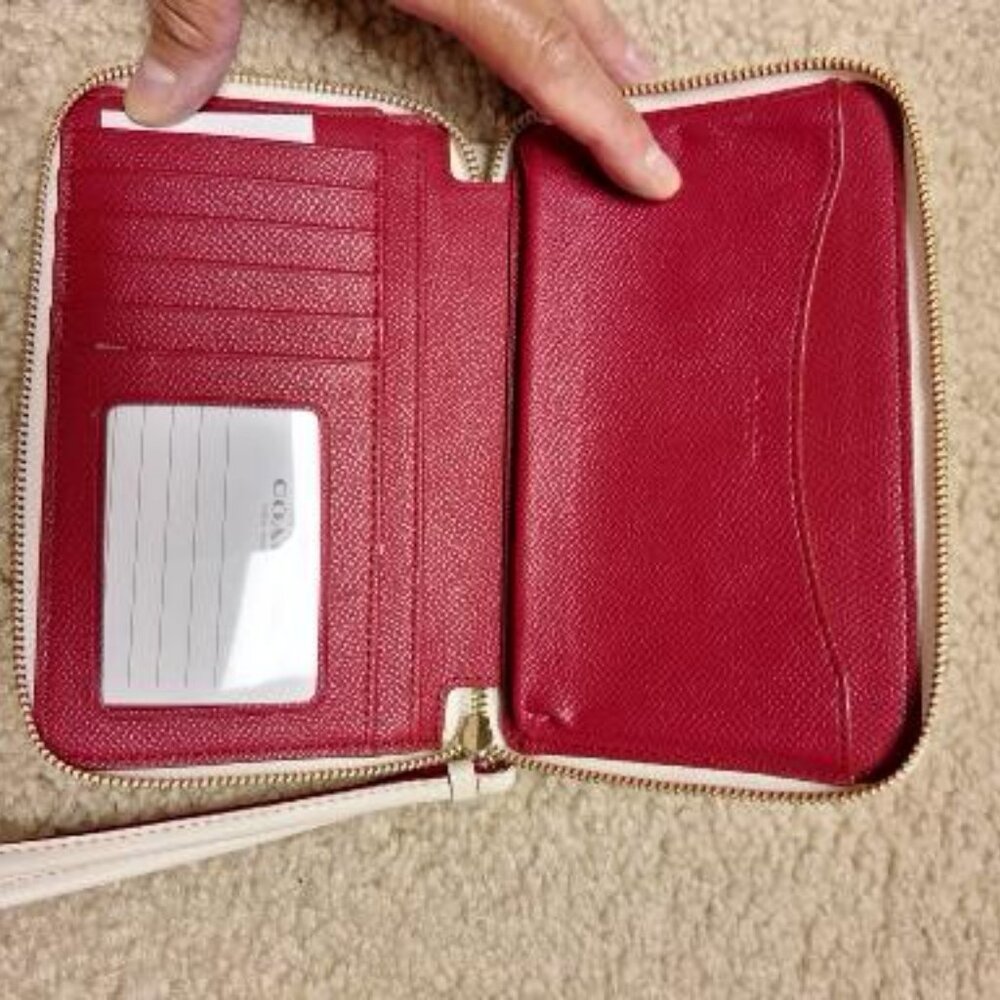 Authentic Coach Small Zip Around Wallet - Picture 4 of 5